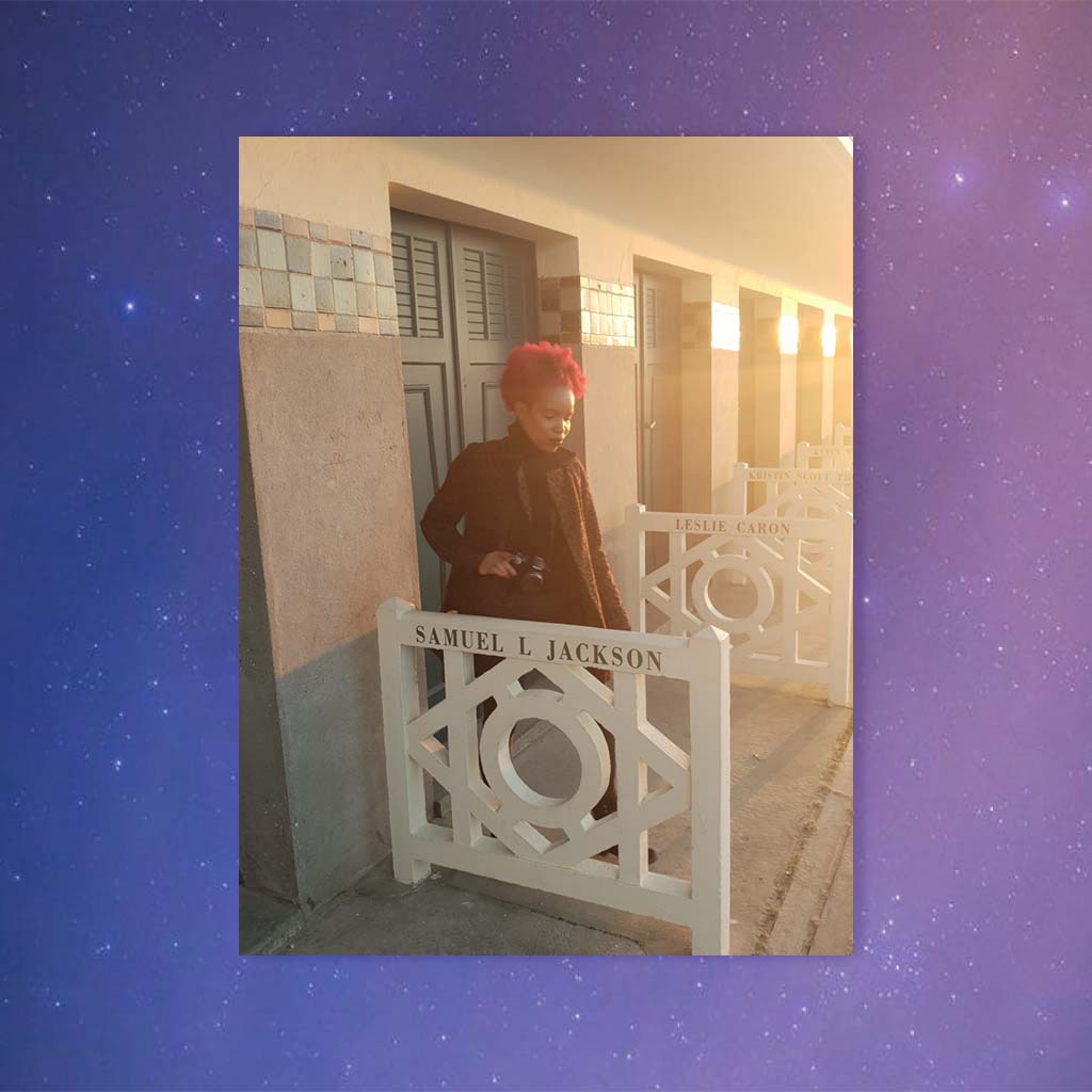 fond-etoiles-pochette-ep-4d-photo-amande-cheveux-rouges-deauville-les-planches-samuel-lee-jackson